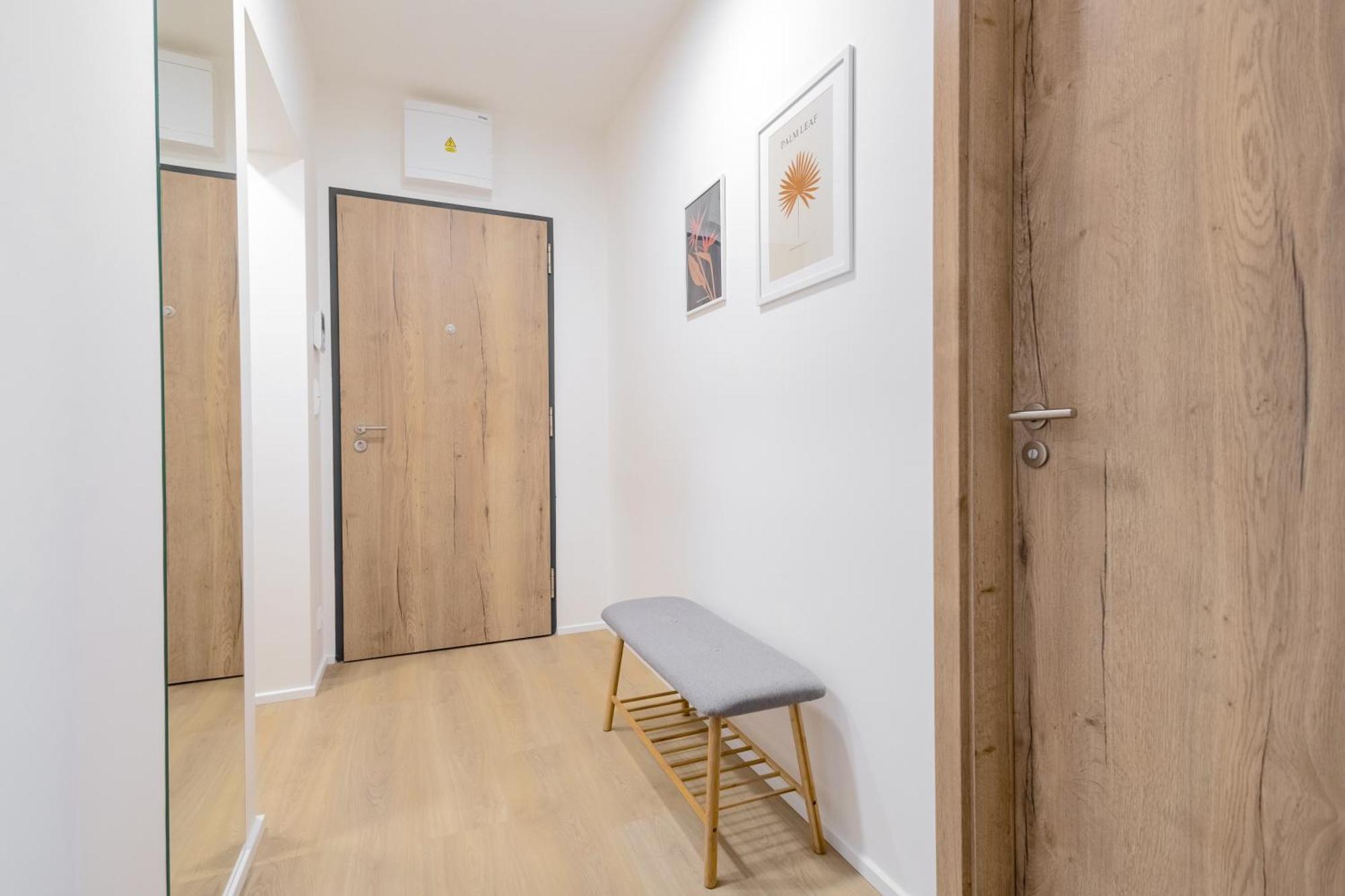 Bright 2Br - 8Th Floor, Balcony, Free Parking - By Gravity Prague Apartment Exterior photo