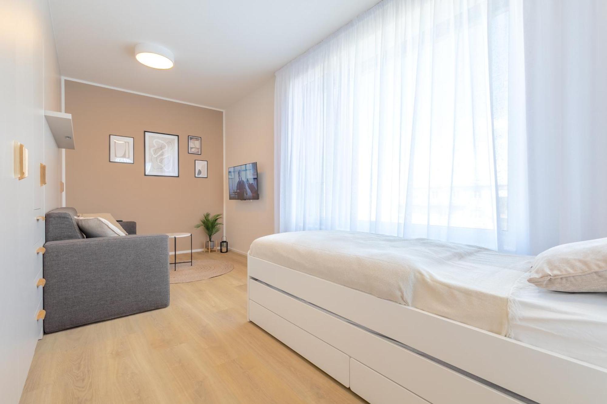 Bright 2Br - 8Th Floor, Balcony, Free Parking - By Gravity Prague Apartment Exterior photo