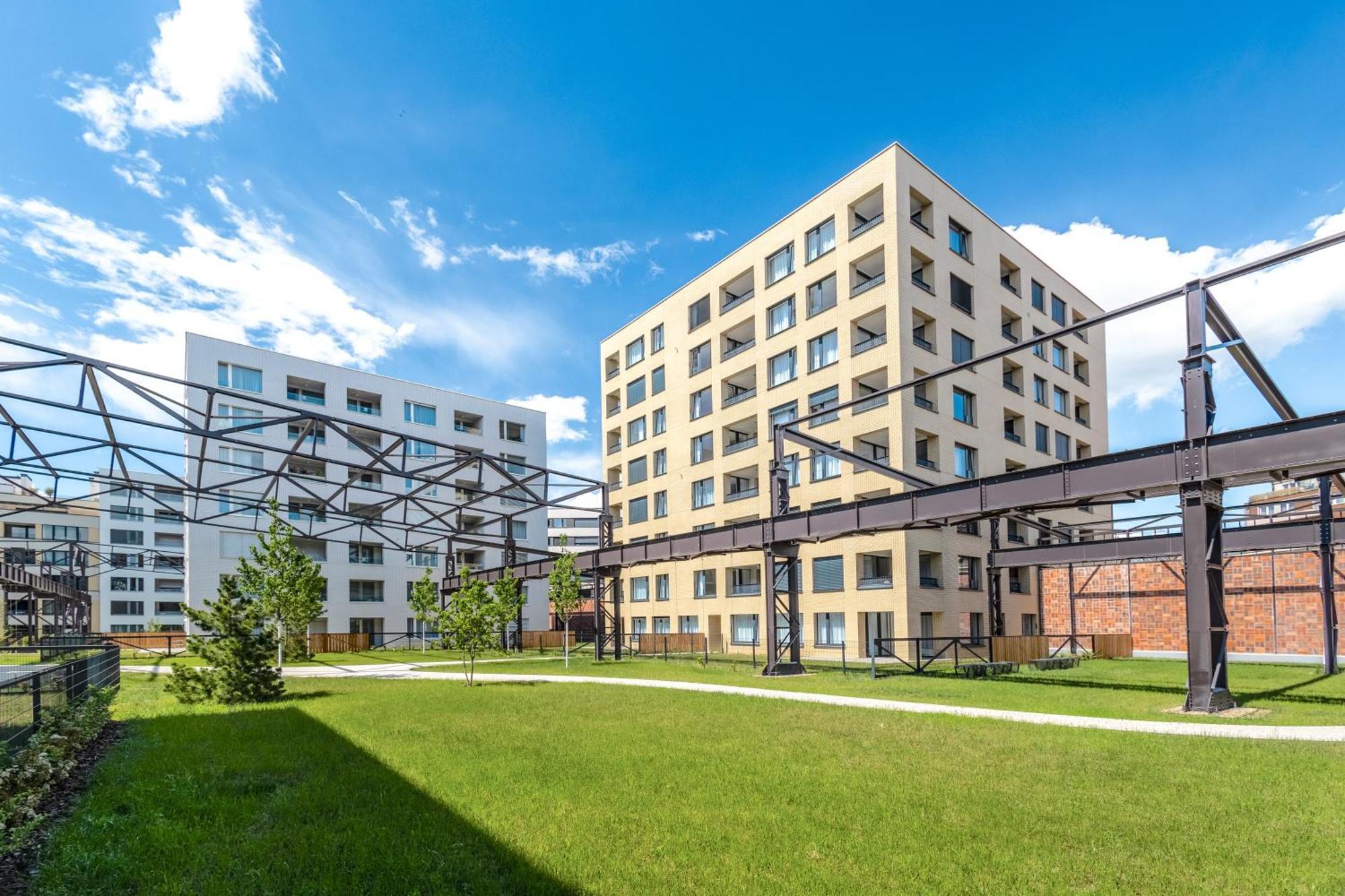 Bright 2Br - 8Th Floor, Balcony, Free Parking - By Gravity Prague Apartment Exterior photo