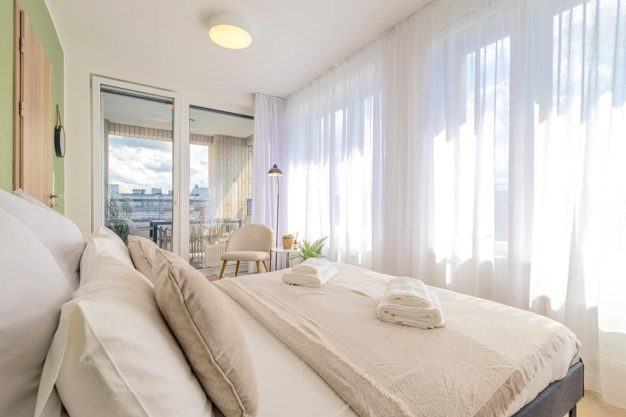 Bright 2Br - 8Th Floor, Balcony, Free Parking - By Gravity Prague Apartment Exterior photo