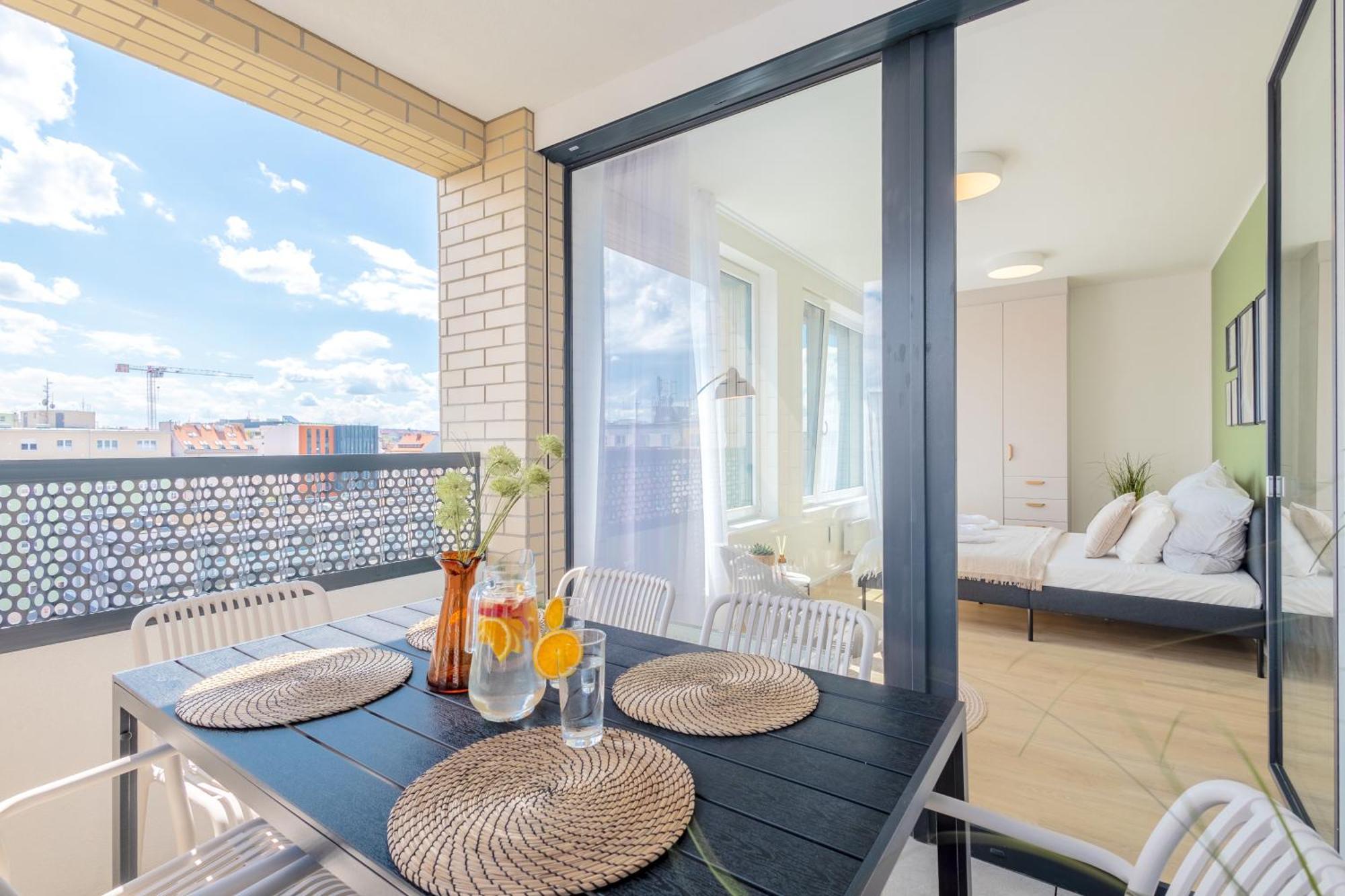 Bright 2Br - 8Th Floor, Balcony, Free Parking - By Gravity Prague Apartment Exterior photo